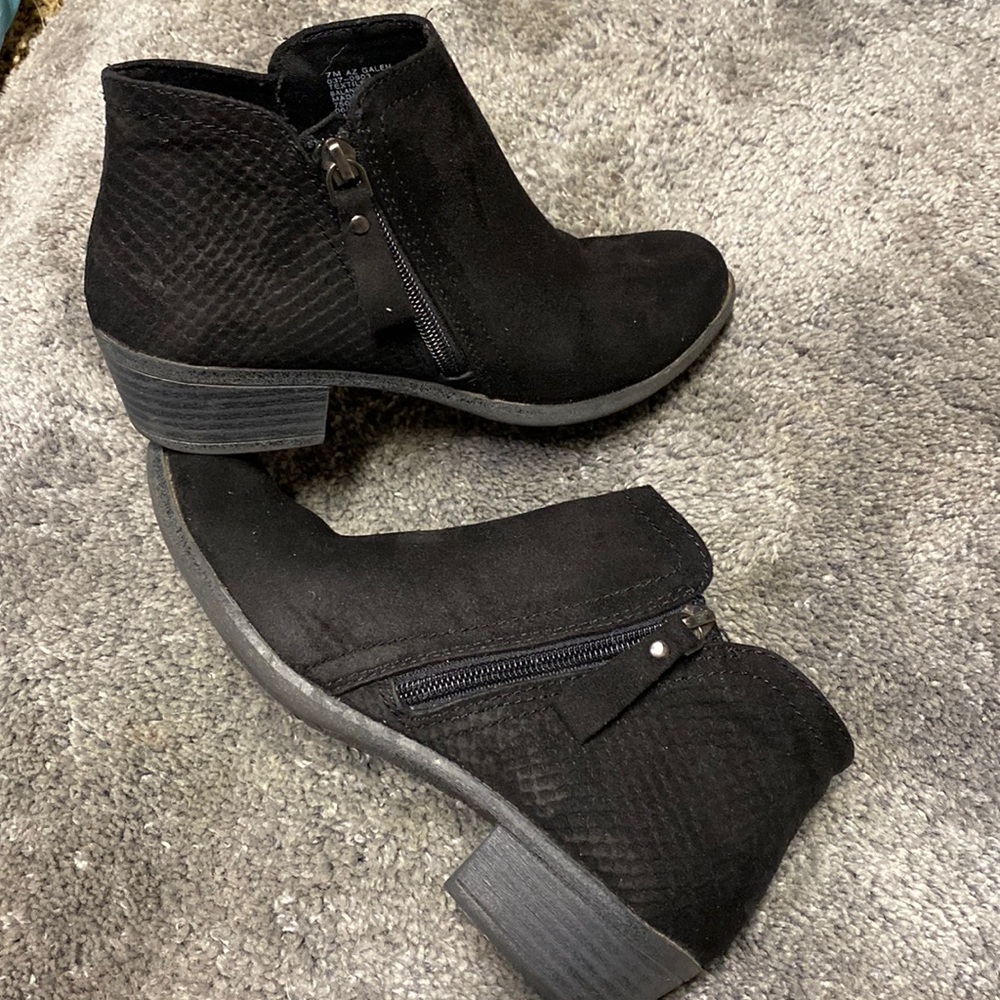 Suede Arizona size 7 boots like new